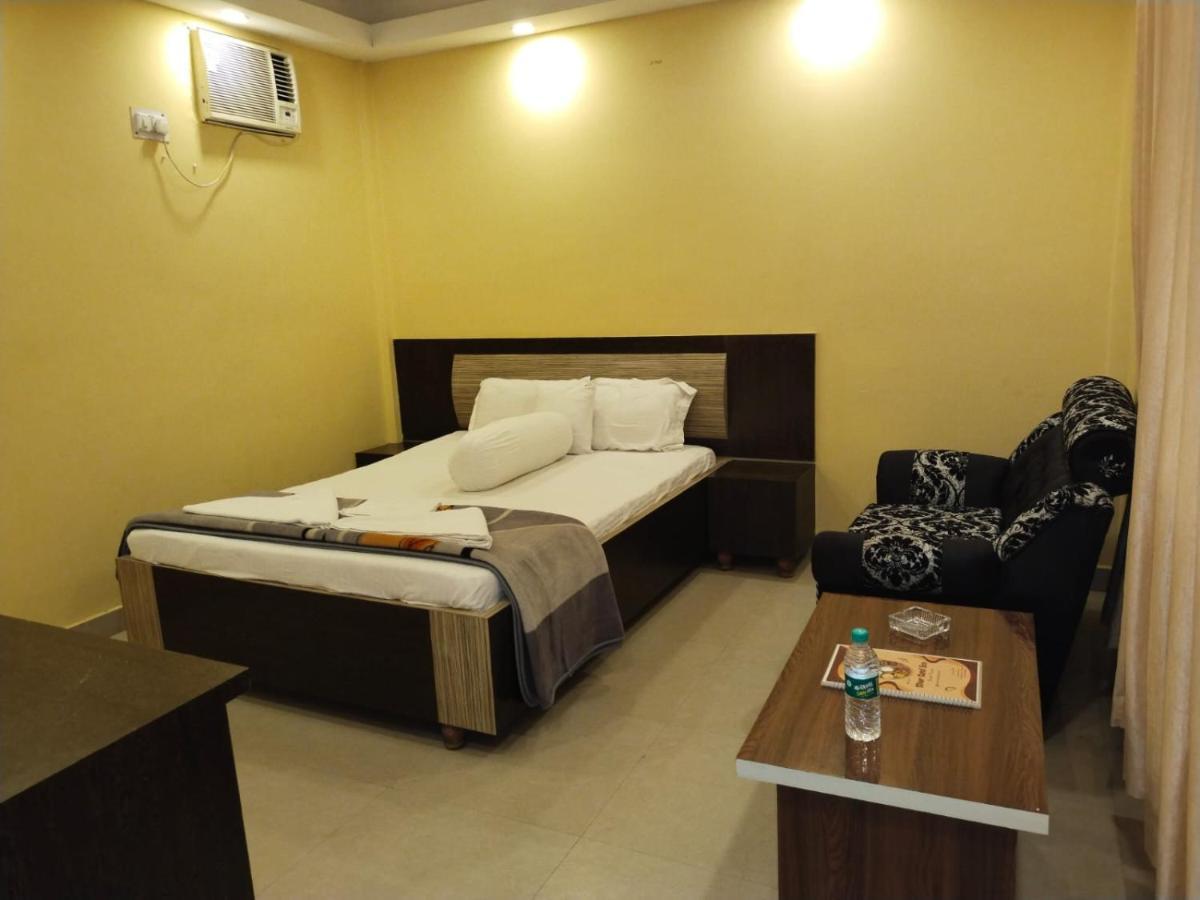 Silver Sand Eco Resort !! Beachfront !! With Biggest Pool And Huge Open Area !! Ideal For Weddings !! Couple Friendly !! 曼达莫尼 外观 照片