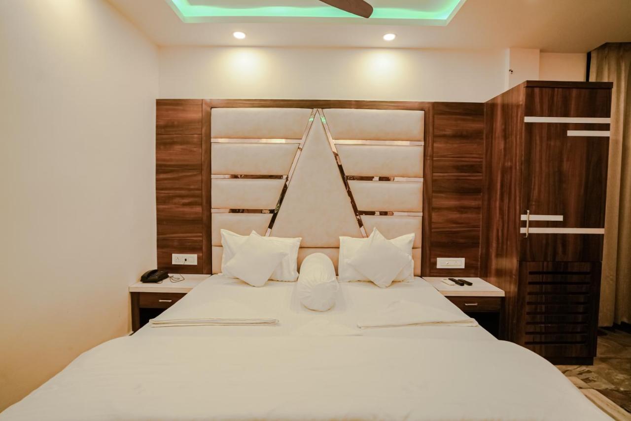 Silver Sand Eco Resort !! Beachfront !! With Biggest Pool And Huge Open Area !! Ideal For Weddings !! Couple Friendly !! 曼达莫尼 外观 照片