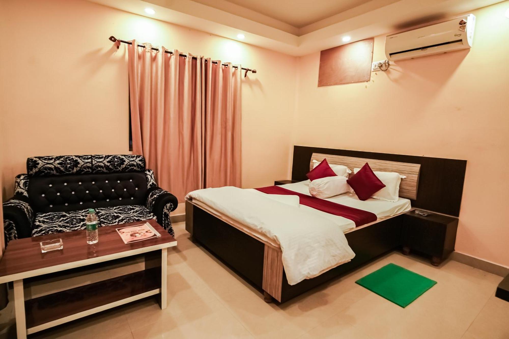 Silver Sand Eco Resort !! Beachfront !! With Biggest Pool And Huge Open Area !! Ideal For Weddings !! Couple Friendly !! 曼达莫尼 外观 照片